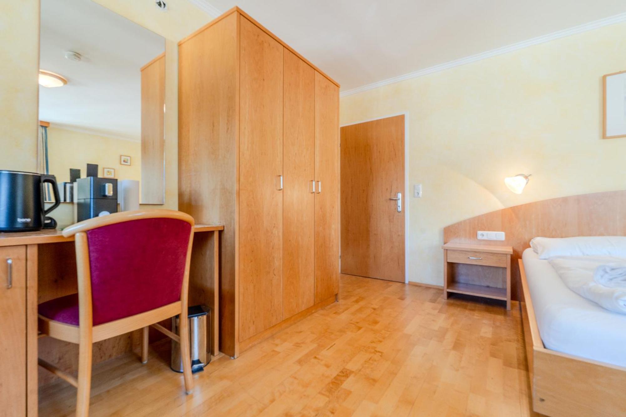 Whats-App Self-Check-In - Villa Maria Theresia Bad Goisern Habitación foto