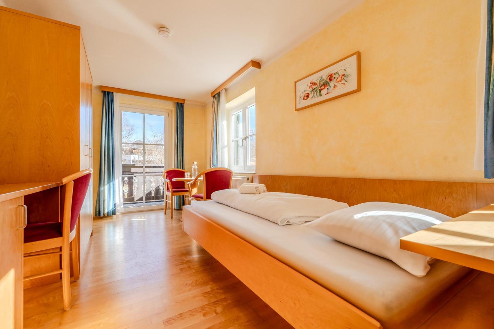 Whats-App Self-Check-In - Villa Maria Theresia Bad Goisern Habitación foto